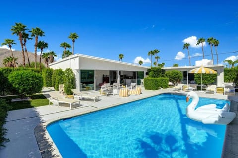 Palm Springs Luxury Home With a POOL, Next to Downtown & Airport Haus in Palm Springs