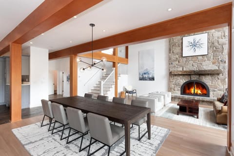 Big Sky Chalet | Stylish Guest Favourite, Hot Tub, Stunning Views House in Whistler