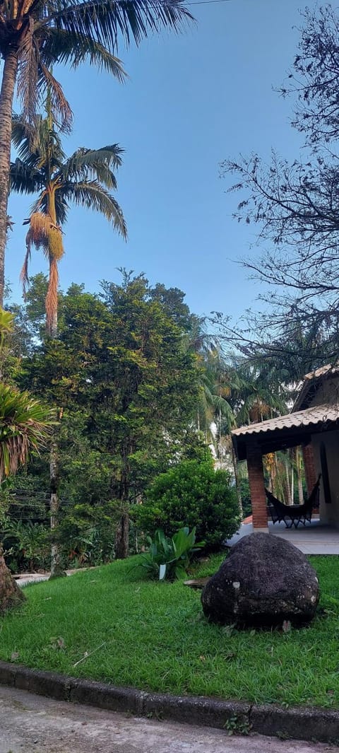 Refúgio com cachoeira e praia House in Caraguatatuba