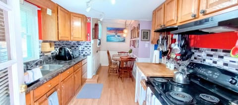 Kitchen or kitchenette, Dining area, dishwasher, oven, pet friendly, stove, toaster