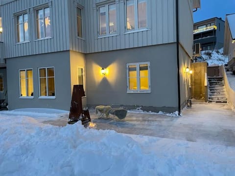 Warm and lovely apartment with free parking Condominio in Tromso