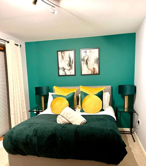 Superior Campbell Park 2 Bedroom City Centre Apartment- Free Underground Parking, Fast Wi-FI, Smart TV with Netflix, Prime & Disney Plus Apartment in Milton Keynes