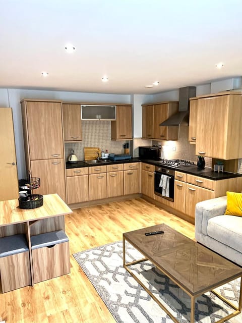 Superior Campbell Park 2 Bedroom City Centre Apartment- Free Underground Parking, Fast Wi-FI, Smart TV with Netflix, Prime & Disney Plus Condo in Milton Keynes