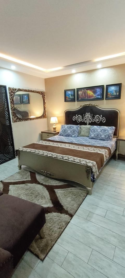Beautiful Apartment 502 Bahria Town LHR Apartamento in Lahore