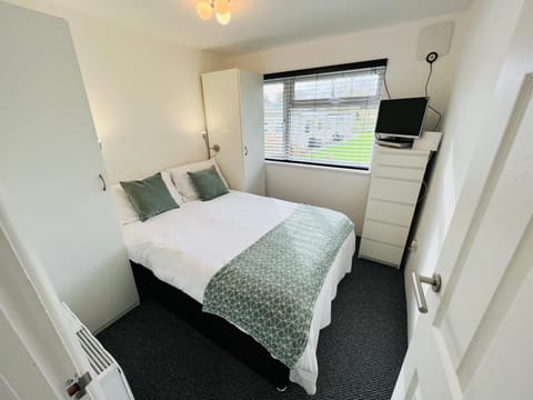 2 Bedroom Chalet SB172, Sandown Bay, Isle of Wight, Free WiFi Apartment in Yaverland