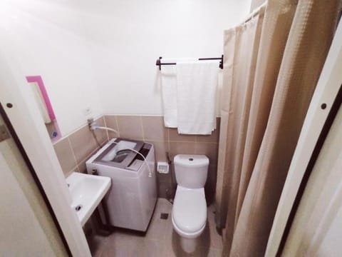 Hotel Luxury Twin Bed Room with Balcony Las Pinas-South Residence Eigentumswohnung in Las Pinas