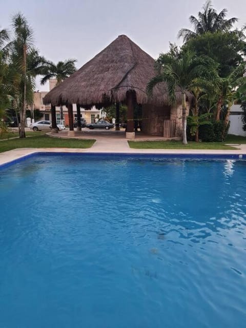 Bonita casa a 3 km de playa Xcalacoco auto opciónal House in Playa del Carmen