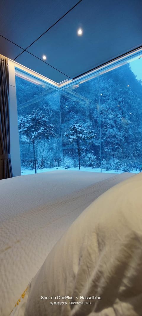 Bed, Natural landscape, Winter, Mountain view