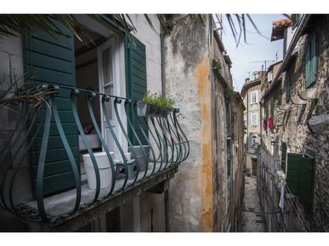 Balcony/Terrace, City view, Street view