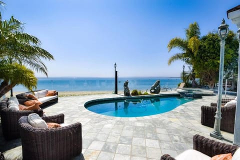 Private Beach front 4bed 4bath pool and spa house Villa in National City