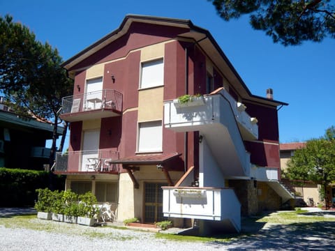 Apartments with private outdoor area maximum 1 km from the sea in Marina di Massa Apartment in Marina di Massa