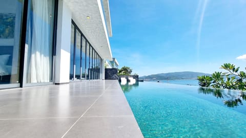 Promotion Early Booker Ocean Front Villa 500m2 with 4 bedrooms and swimming pool Villa in Nha Trang