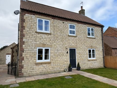 Oak House - sleeps 10 with Bar & Games room House in Reighton