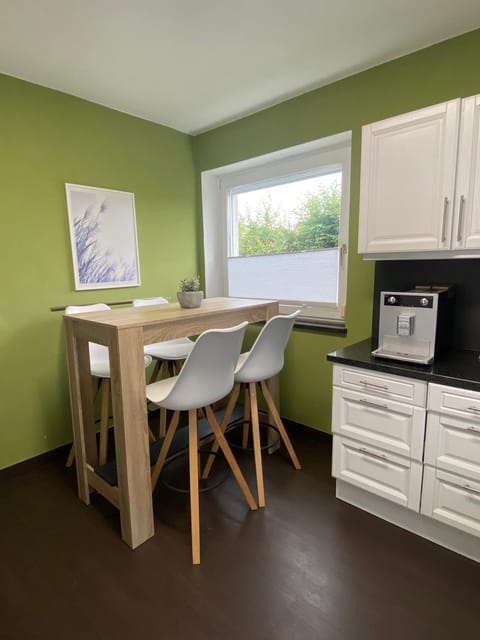 Seating area, kitchen