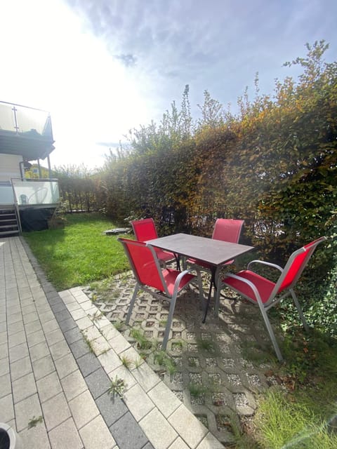 Wohnung im Grünen am Stadtrand, 50 m2, eigener Garten mit Terrasse, eigener Eingang, kostenloses Parken Condo in Salzburg