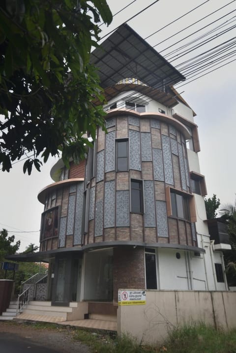 Magni Home Hotel in Kochi