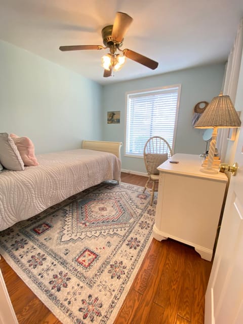 Bedroom, fireplace