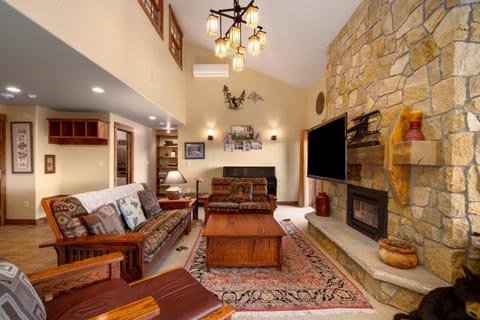 Bear Claw 611 - Ski-in Ski-out Condo! House in Steamboat Springs