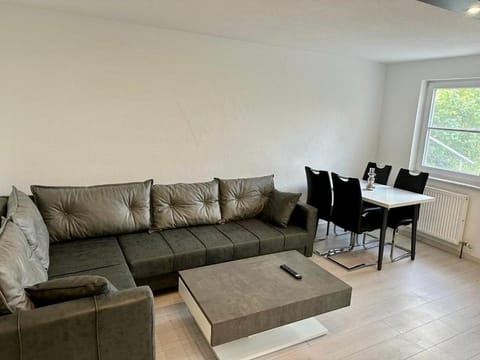 flexible, schöne und gut aussehende Feriensuite (für Stadtliebhaber, Shopper, Naturliebhaber und Entspannungssuchende) Apartamento in Reutlingen
