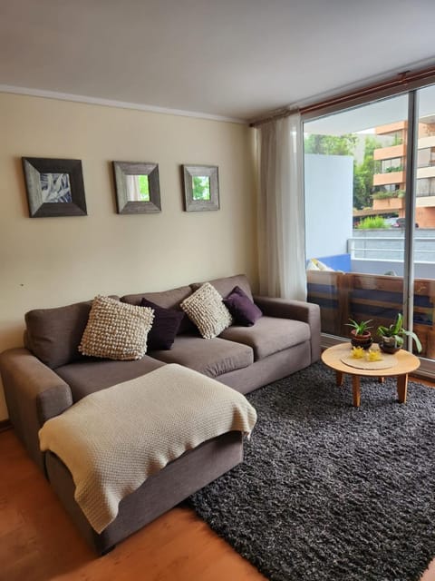 Alto Las Condes - A pasos del Mall - Excelente y cómodo Departamento p/2 personas Condo in Las Condes