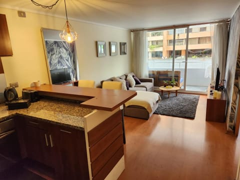 Alto Las Condes - A pasos del Mall - Excelente y cómodo Departamento p/2 personas Apartment in Las Condes