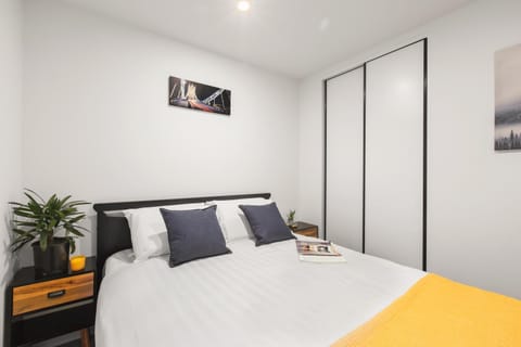 Central Simplicity - Modern Inner-city Living Apartamento in Abbotsford