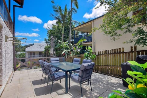 Tropical Dreaming in the Heart of Indooroopilly House in Indooroopilly