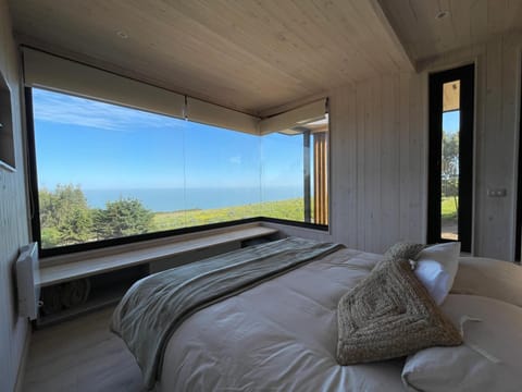 Bed, Natural landscape, Photo of the whole room, Bedroom, Sea view