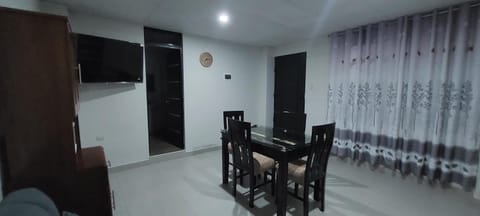 TV and multimedia, Living room, Seating area, Dining area