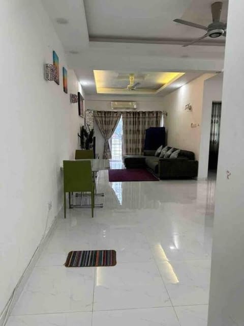 Bahtek Home with pool & private parking Condo in Kuala Lumpur City