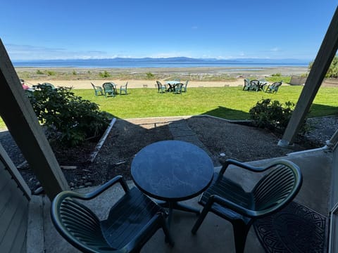 Patio, Natural landscape, View (from property/room), Seating area, Dining area, Mountain view, Sea view