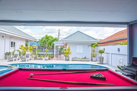 6-Bedroom Tropical Oasis with Pool & Jacuzzi (V6) Villa in Pattaya City