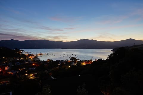 Akaroa holiday home Spacious and quite with stunning harbour views and close to town Maison in Akaroa