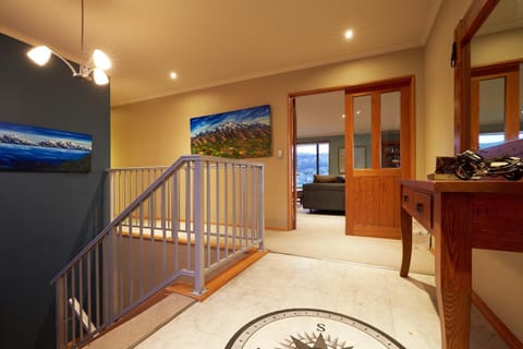 Akaroa holiday home Spacious and quite with stunning harbour views and close to town Haus in Akaroa