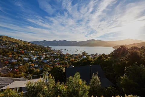 Akaroa holiday home Spacious and quite with stunning harbour views and close to town Haus in Akaroa