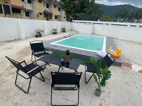 Ipoh Victorian Private Pool Villa 15Adult 7child with Baby Playland and BBQ by IWH Chalet in Ipoh