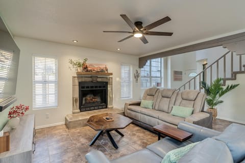 Living room, Seating area, fireplace