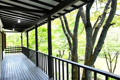 四季の彩りが鮮やかなレイクビューハウス 軽井沢駅から車で10分 Villa in Karuizawa