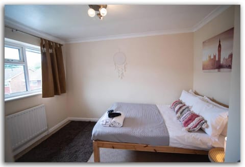 Lovely 3 bed Abode - Sleeps 5 Wohnung in Basingstoke