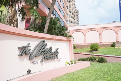 2 bedroom apartment w balcony & ocean view @ the beach 154 Condo in Miami Beach