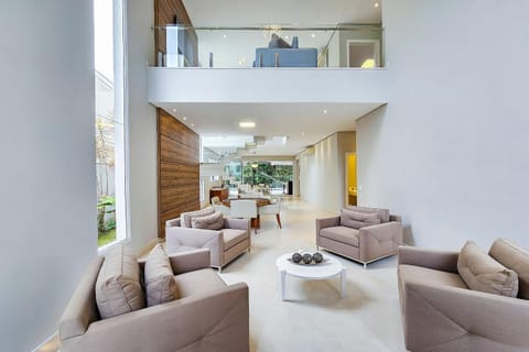 Casa de 400m² com 4 suites e piscina em Riviera House in Bertioga