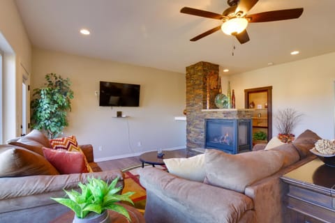 Spacious Como Vacation Rental with Mountain Views! House in Park County