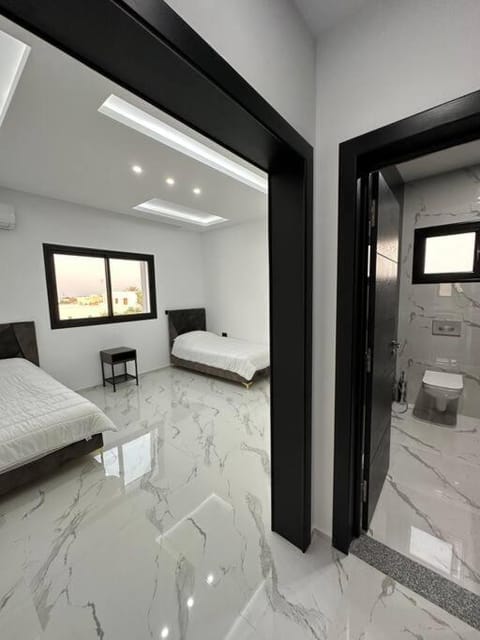 Bathroom, Photo of the whole room, Bedroom