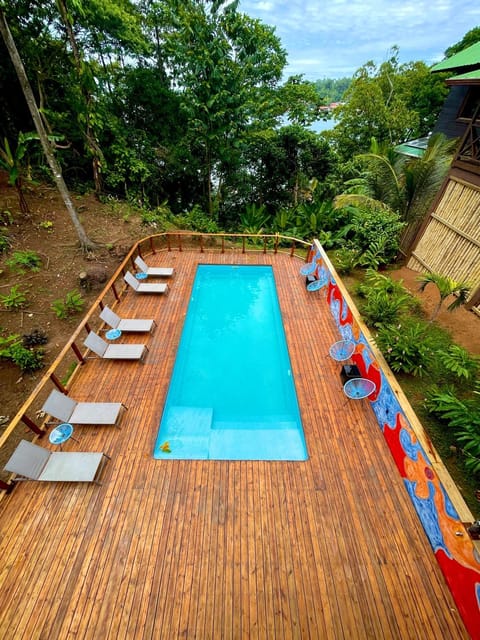 The Lodge at Punta Rica- Hilltop Eco-Lodge with Views & Pool Alojamiento y desayuno in Bastimentos Island