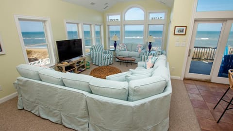 BB14, Heart Of Duck- Oceanfront, Ocean Views, Elevator, Private Beach Walkway House in Duck