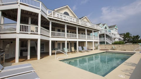 BU10, Summer Paradise- Oceanfront, Private Pool, Ocean Views, Shared Beach Walkway House in Corolla