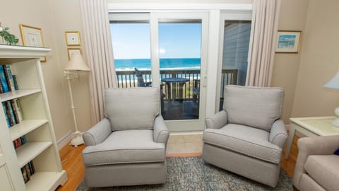 C326D, Our Point Of View- Oceanfront, Community Pool and Beach Accesses, Ocean Views House in Duck