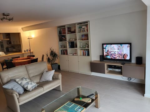 TV and multimedia, Living room, Seating area