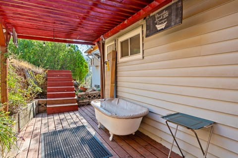 Views, Hot Tub, Outdoor Shower, 15m from Sequoia Bed and Breakfast in Three Rivers