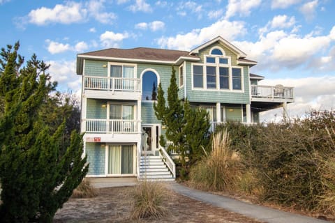 CI1, Ocean View- Semi-Oceanfront, Ocean Views, Private Pool, Hot Tub House in Duck